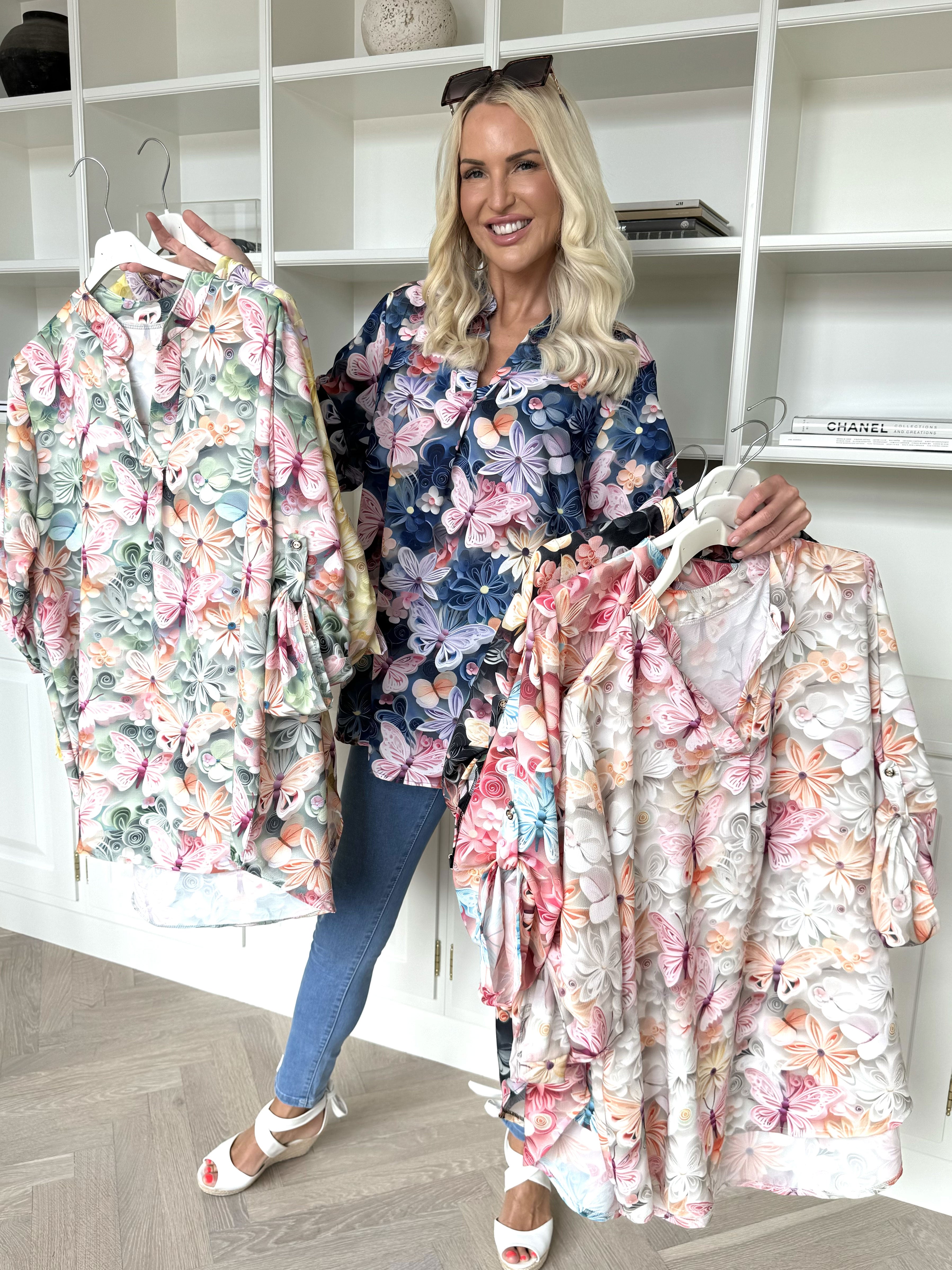 Vanesa Butterfly - Sød tunika i viskose med sommerfugleprint